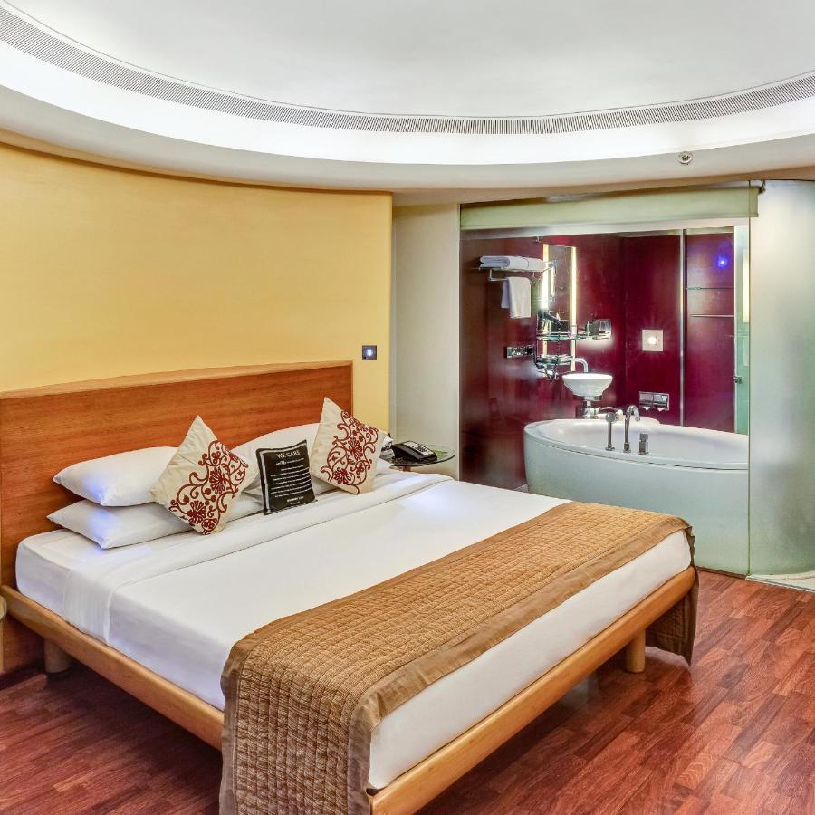 Hotel Sahara Star Mumbai Exterior foto A room at the hotel