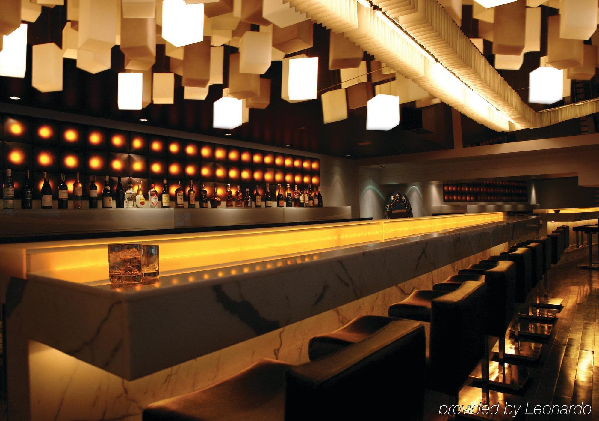 Hotel Sahara Star Mumbai Restaurant foto The bar at the 101 bar