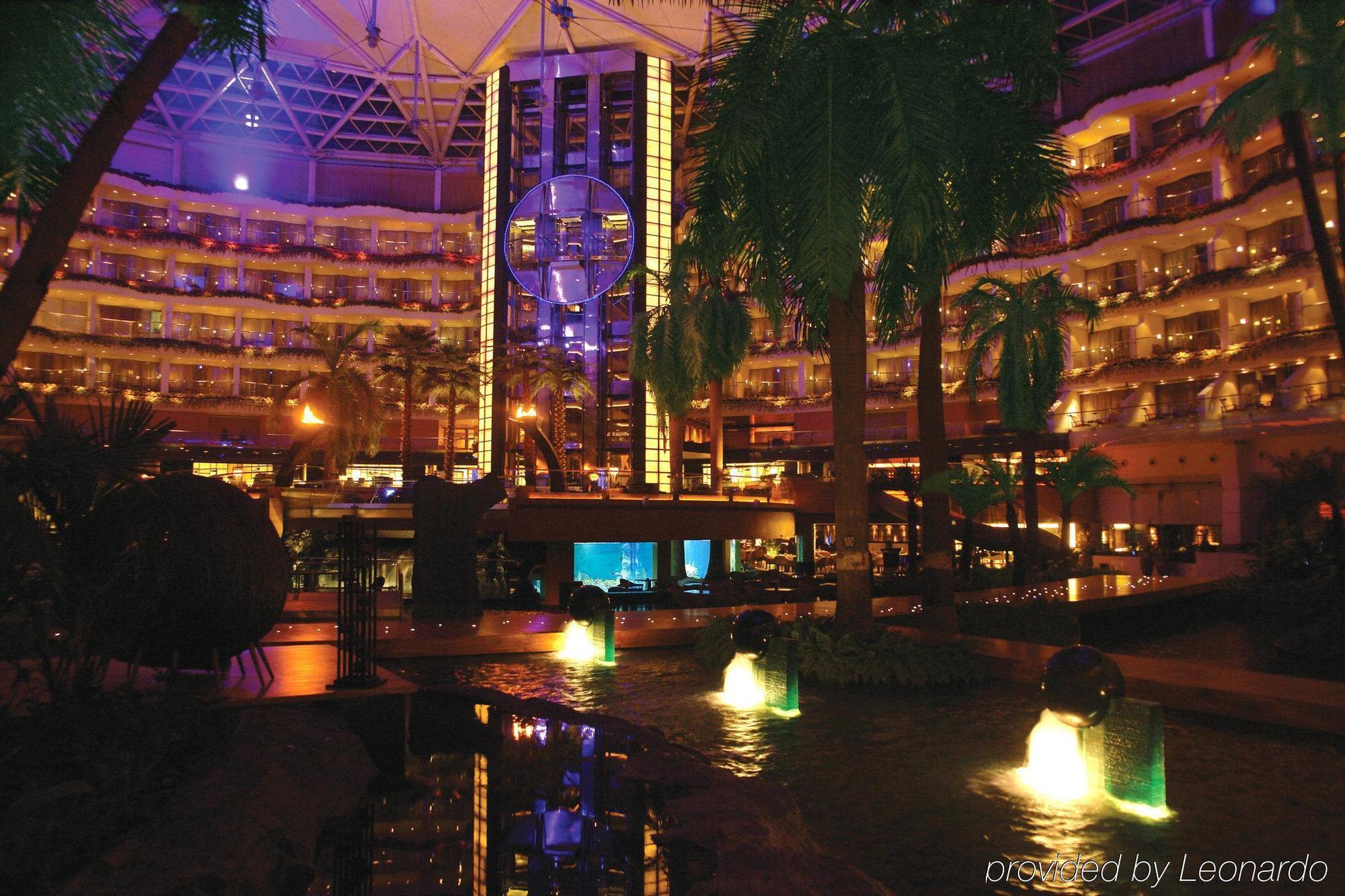 Hotel Sahara Star Mumbai Interior foto The interior of the hotel