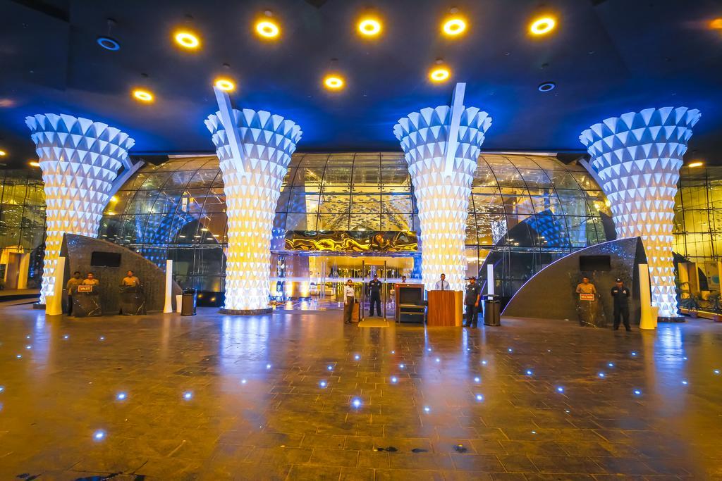 Hotel Sahara Star Mumbai Exterior foto The lobby of the hotel