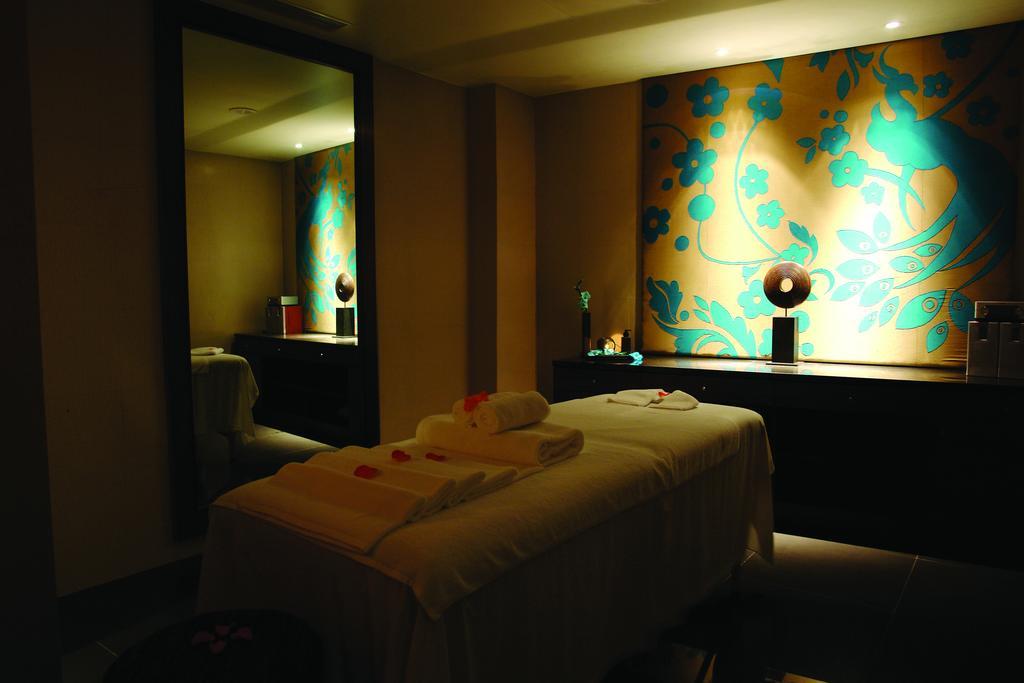 Hotel Sahara Star Mumbai Exterior foto A massage bed