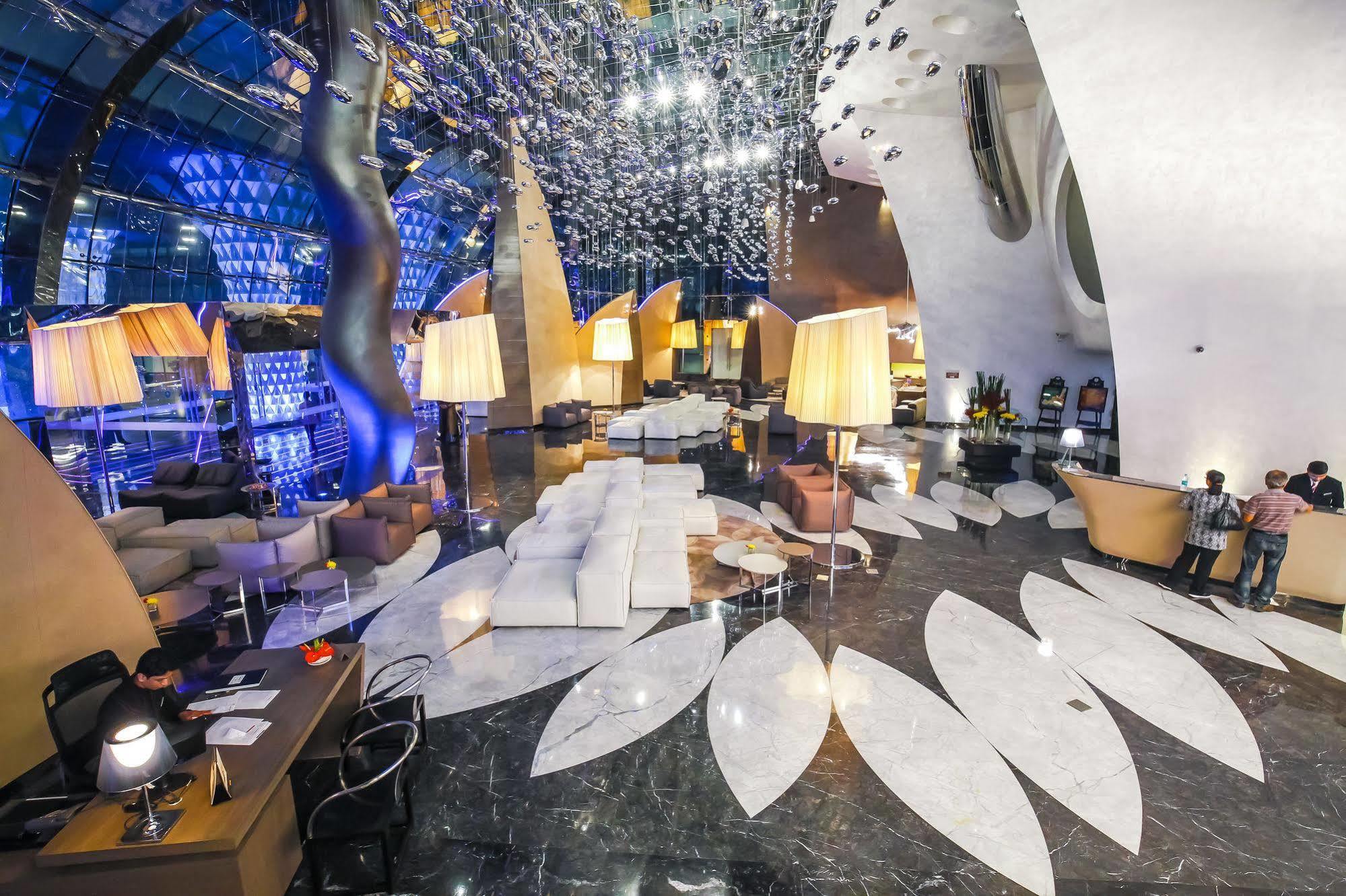 Hotel Sahara Star Mumbai Exterior foto The lobby of the hotel