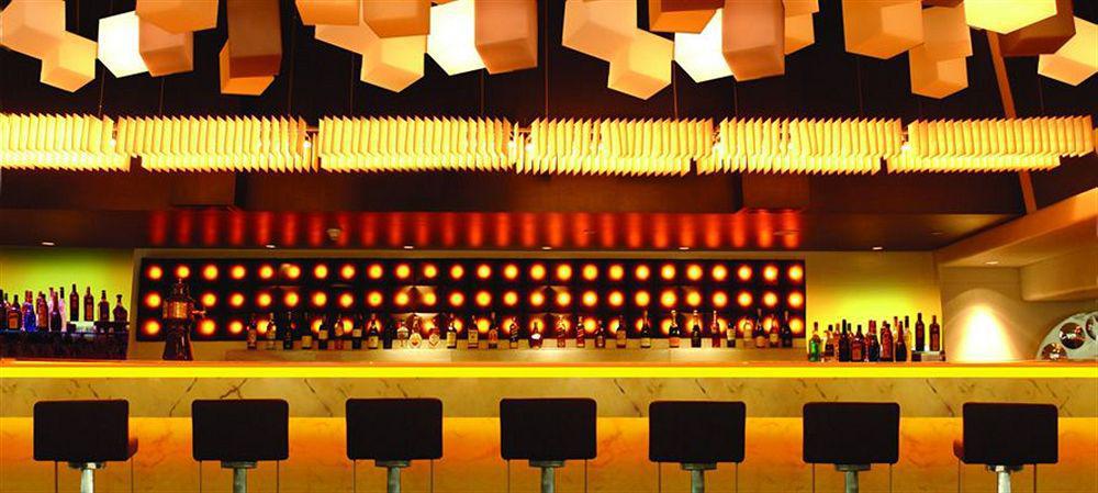 Hotel Sahara Star Mumbai Restaurant foto The bar at the Mandarin Oriental, Munich